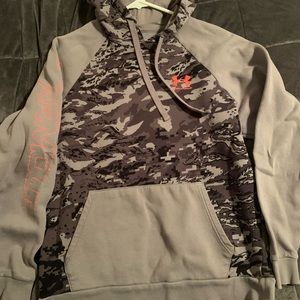 Used mens Under Armor hoodie